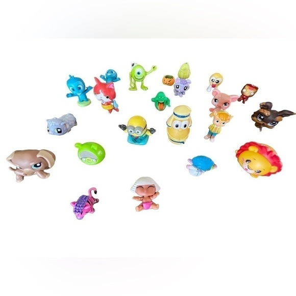 LITTLE TOYS, EASY FOR KIDS TO HOLD & PLAY WITH. 24 PIECES. - Picture 2 of 4